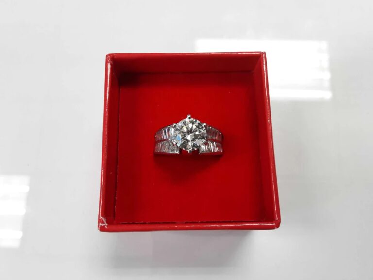 Platinum Diamond Ring Size 10.5 13.1g