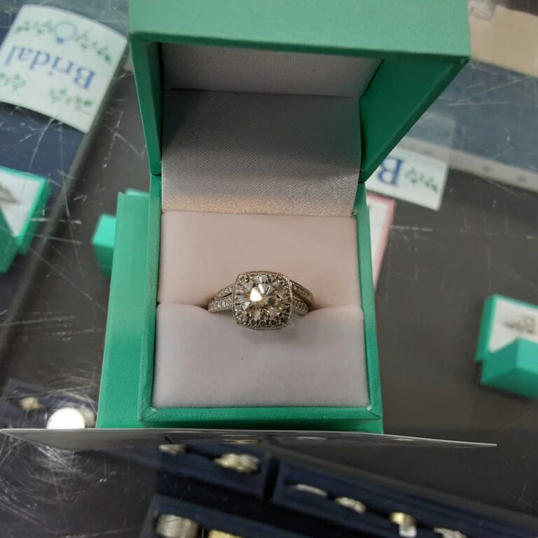 18K Yellow Gold Diamond Ring Set Size 20 7.5g
